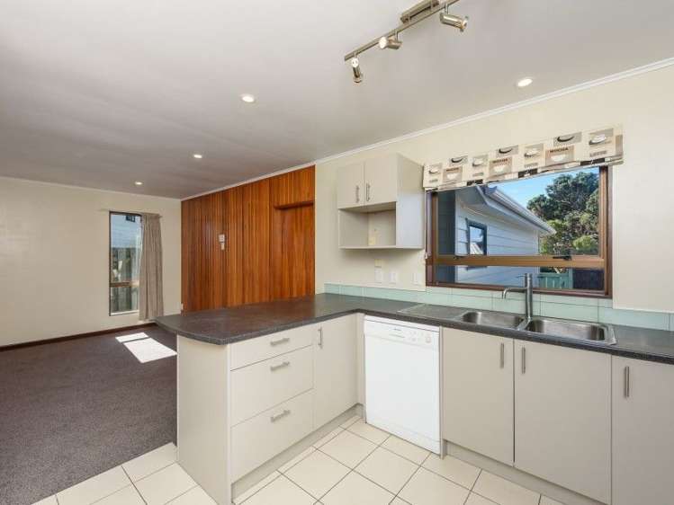 158 Akaroa Drive Maupuia_7
