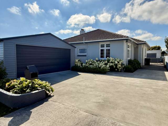 Great garaging in the heart of Richmond!