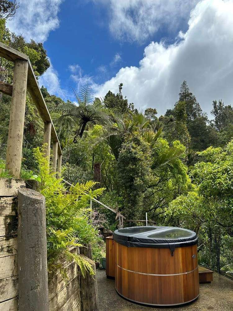 22 Tui Crescent Waiatarua_16