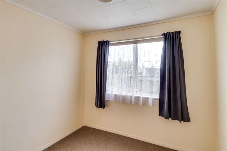 2/7 Devonshire Place Taradale_5