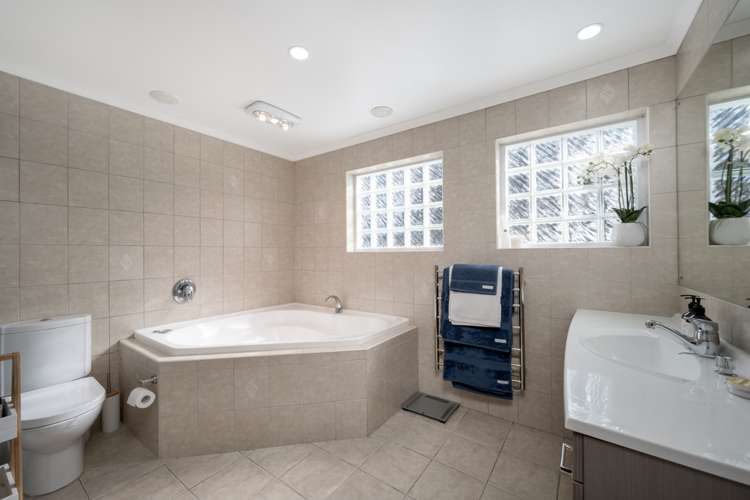 25 Bradbury Road Botany Downs_21