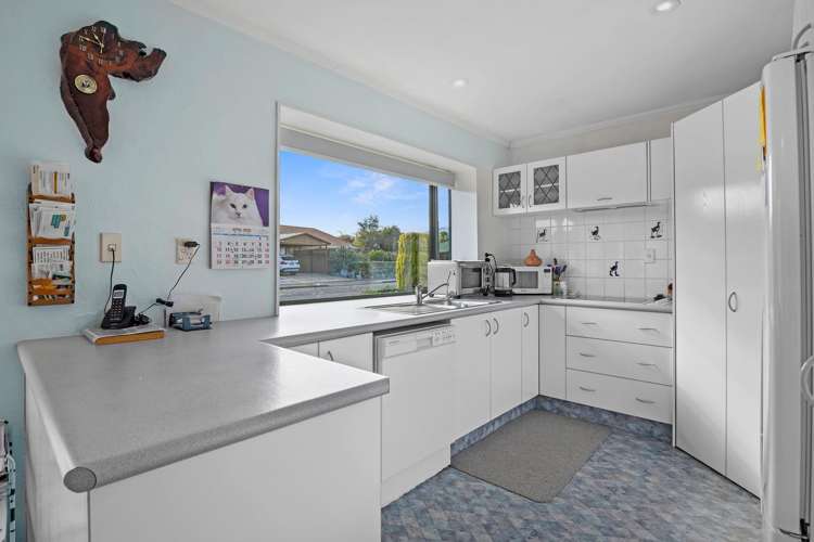 9 Saunders Crescent Stoke_12