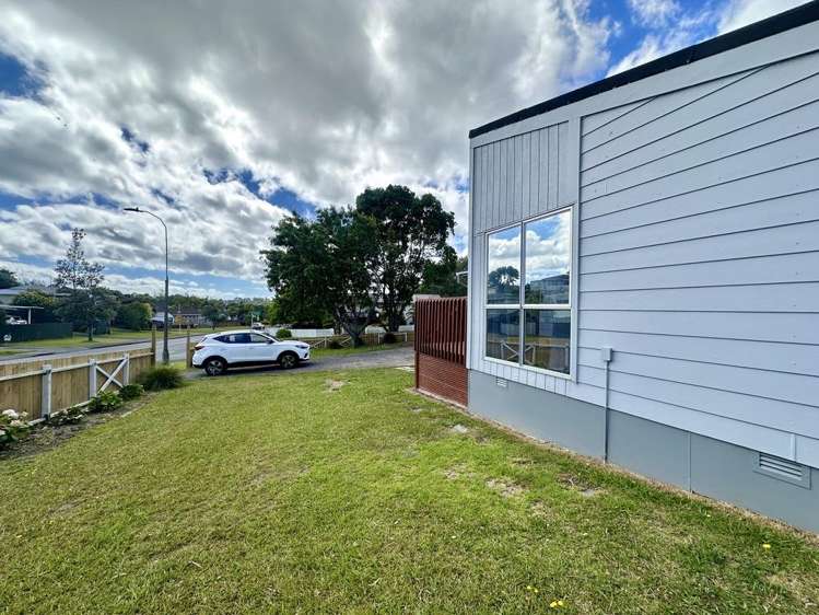 1 Theban Place Totara Vale_10