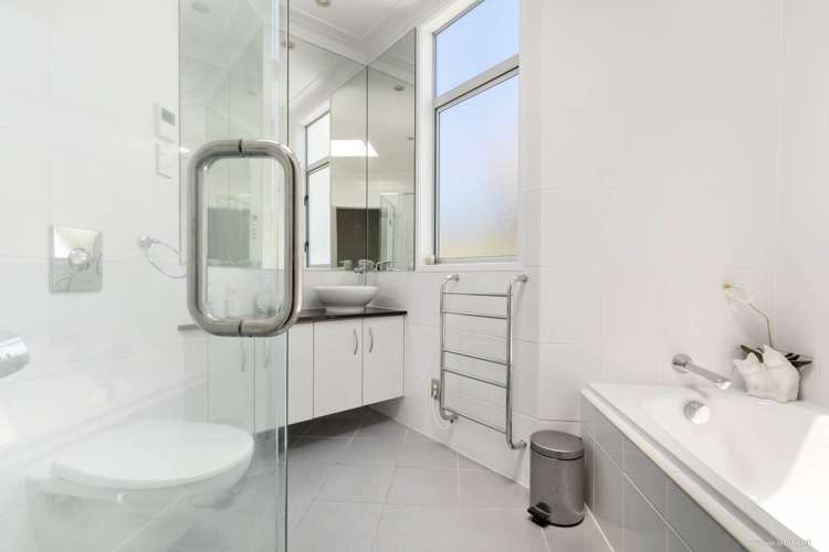 2/248 Hurstmere Road Takapuna_11