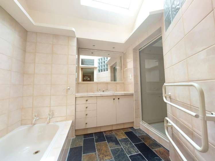 8 Beach Road Mellons Bay_16