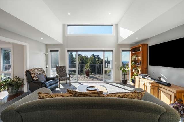 27 Tui Crescent Waiatarua_2