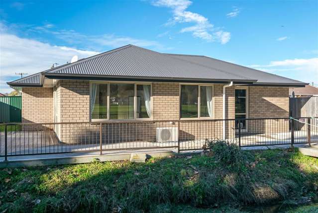 Sunny 3-Bed Home with Park Views - Available Now