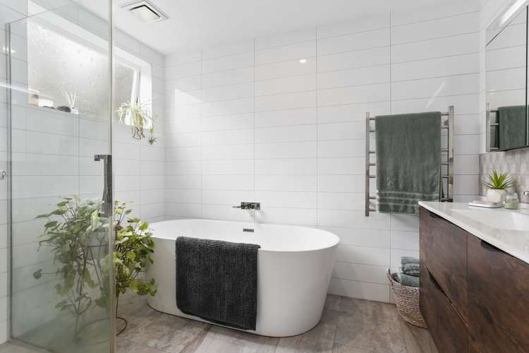 21 Lyons Avenue Murrays Bay_11