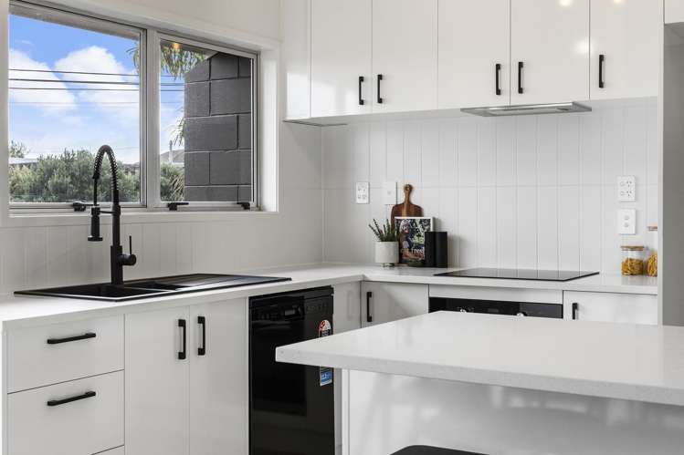 2/108 East Coast Road Forrest Hill_8