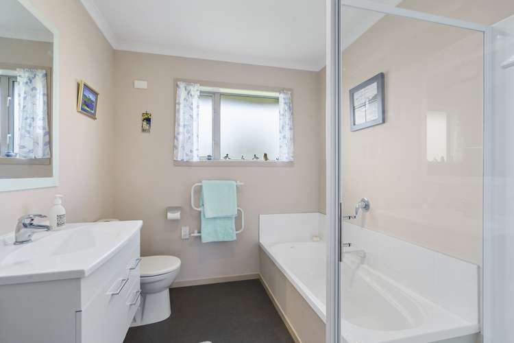 12 Cherry Lane Martinborough_11