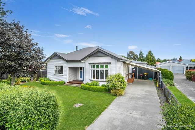 A Charming Methven Villa With Mountain Views