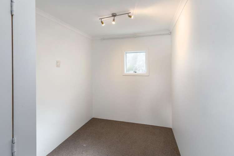 196 High Street North_5