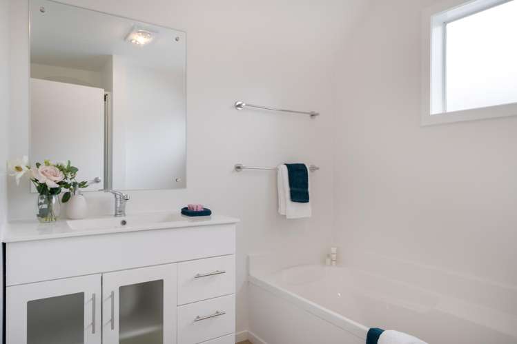 8a Alister Way Churton Park_19