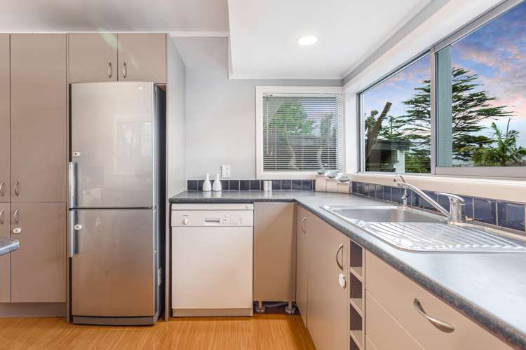 6 Crompton Road Massey_5