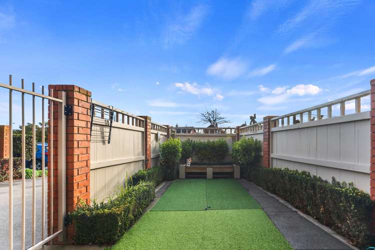 22 Henley Green Northwood_13