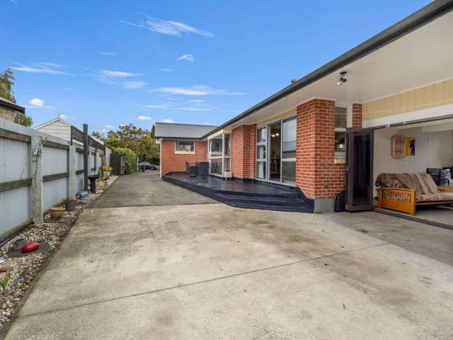 Flexible Family Living on Woods Street!
