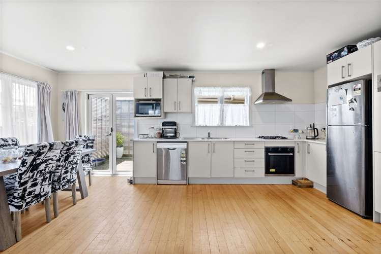 102 Beaumonts Way Manurewa_12