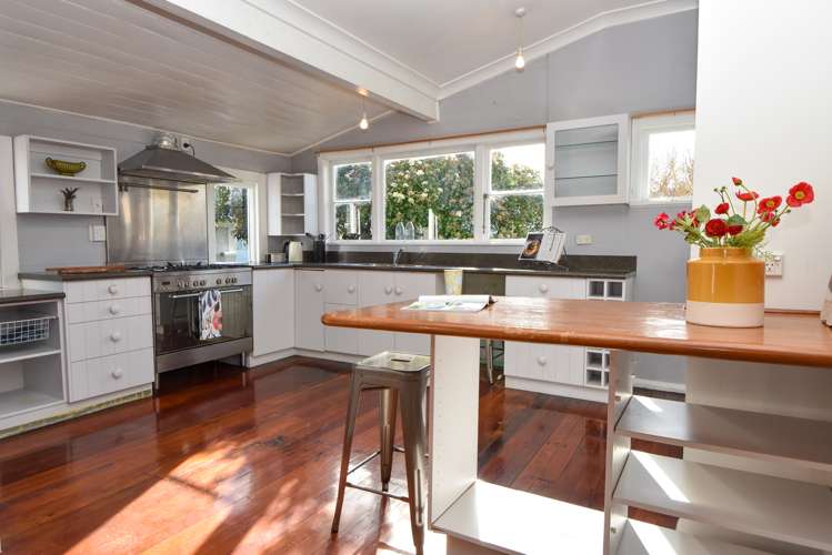 224 High Street South Carterton_5