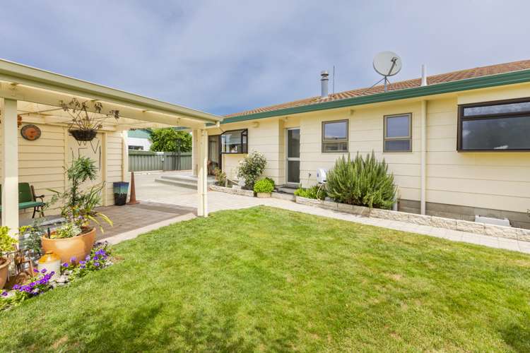 9 Deakin Place Clive_15