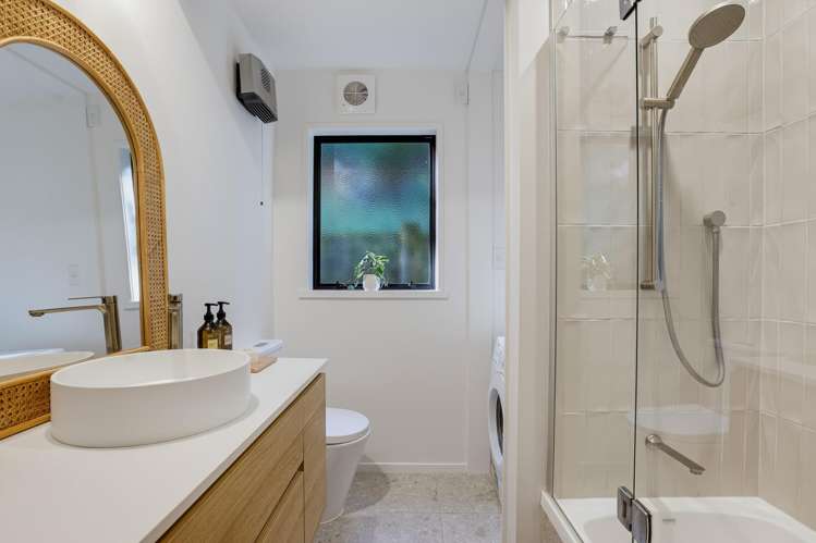 6888E Christchurch Akaroa Road Takamatua_18