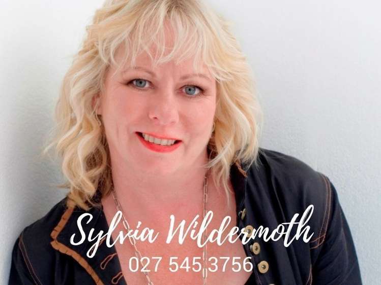 35 Clifton Avenue Carterton_13