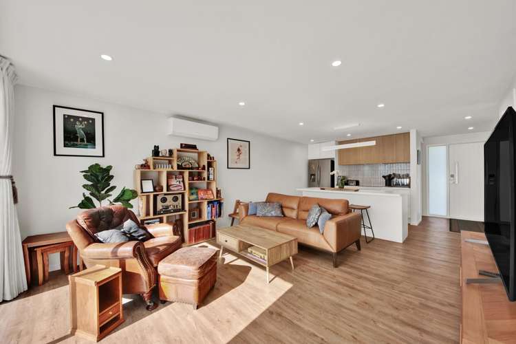 6/24 Dampier Street_0