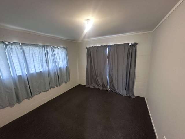 1/84 Kenderdine Road 10695_3