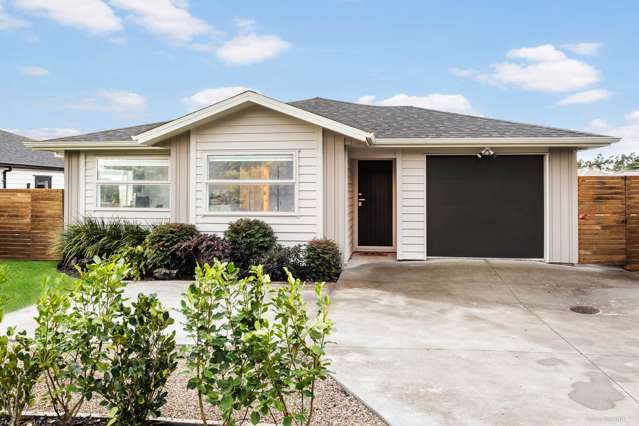 Modern Comfort plus Outdoor Living - Perfection!