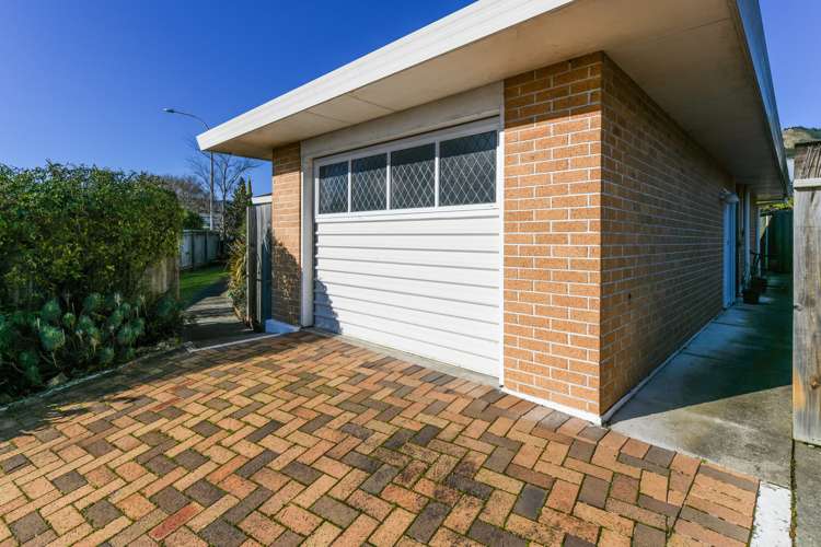 2 Squire Way Richmond_19