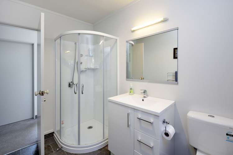 327 Princes Drive Britannia Heights_18