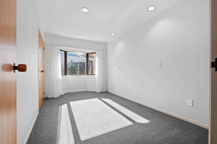 8 Chequers Avenue 1053_12