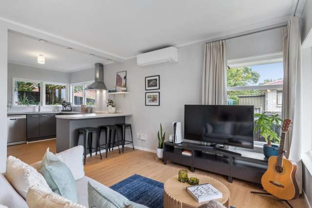 2/11 Lenihan Street Northcote_1