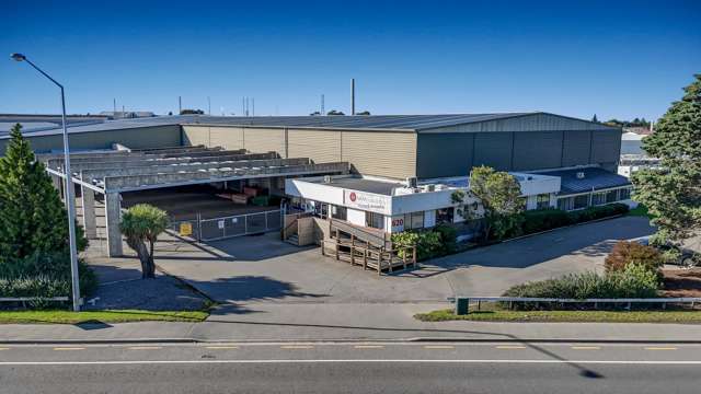 Modern, high-stud warehouse - Hornby