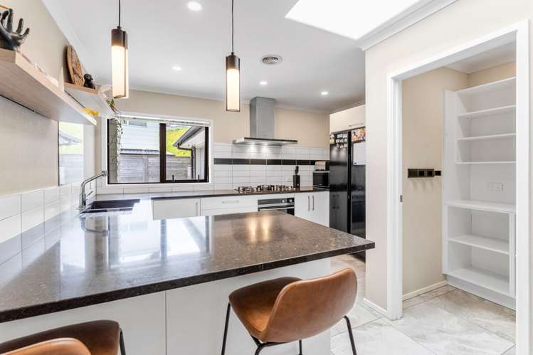 117 Queen Charlotte Drive Aotea_6