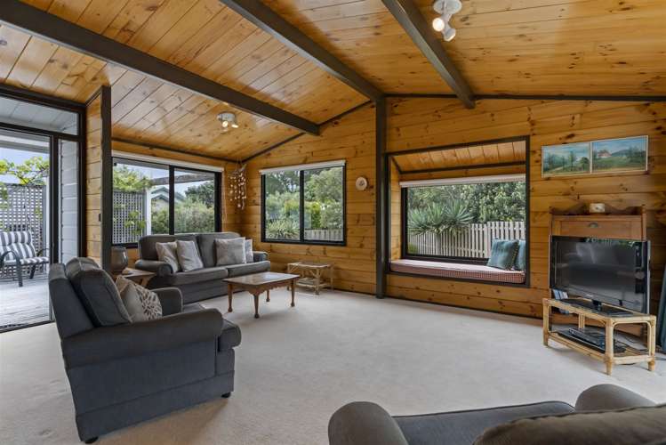 5 Courtney Close Pauanui_9