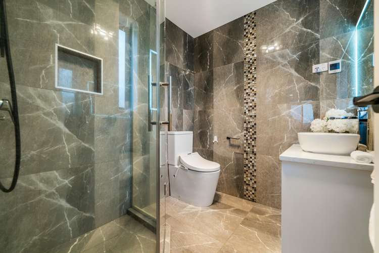 11 Castlebane Drive Flat Bush_31