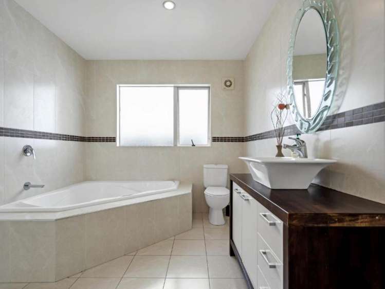 51 Coachman Drive Flat Bush_10