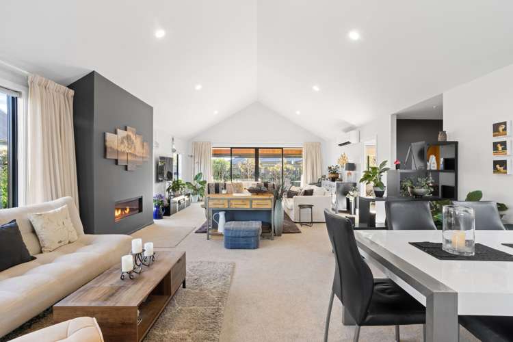 12 Spitfire Drive Burleigh_9