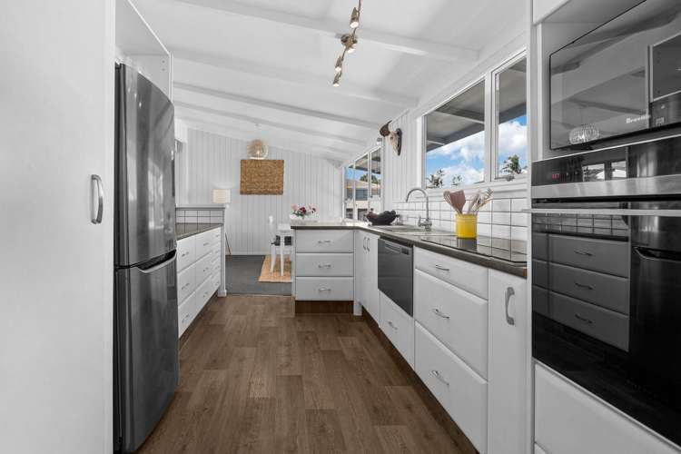 98 Torkar Road Clarks Beach_7