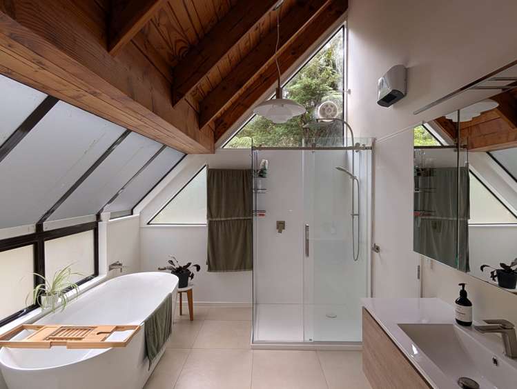 22 Tui Crescent Waiatarua_11