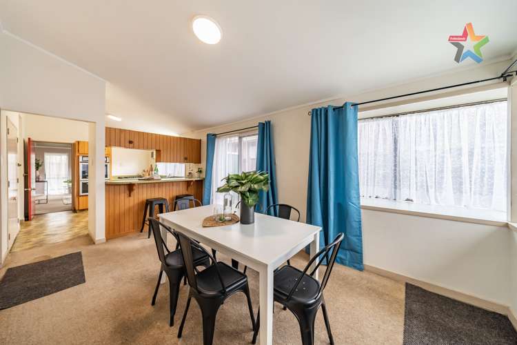 19 Mcenroe Grove Naenae_5