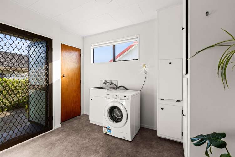 901A Dufferin Street Akina_16