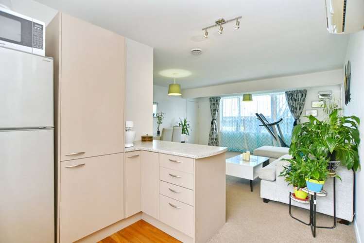 2/25 Blighs Road Strowan_4