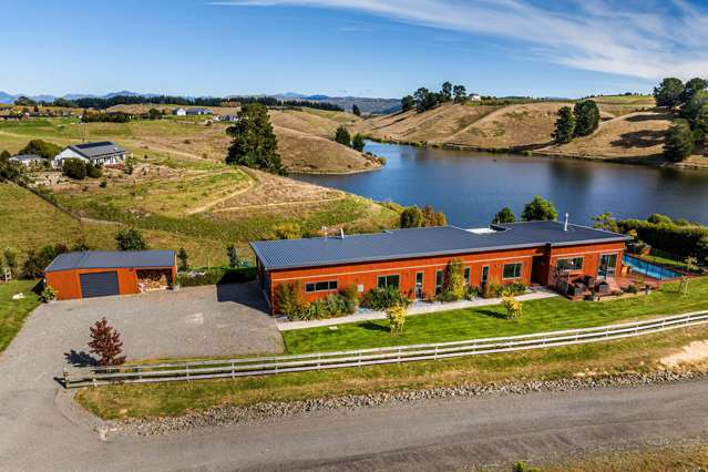 Spectacular family living, vendor relocating