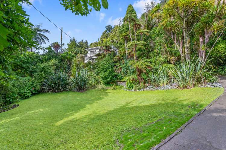 462 Scenic Drive Waiatarua_22