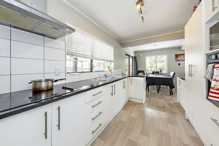 11 Slim Place Clendon Park_7