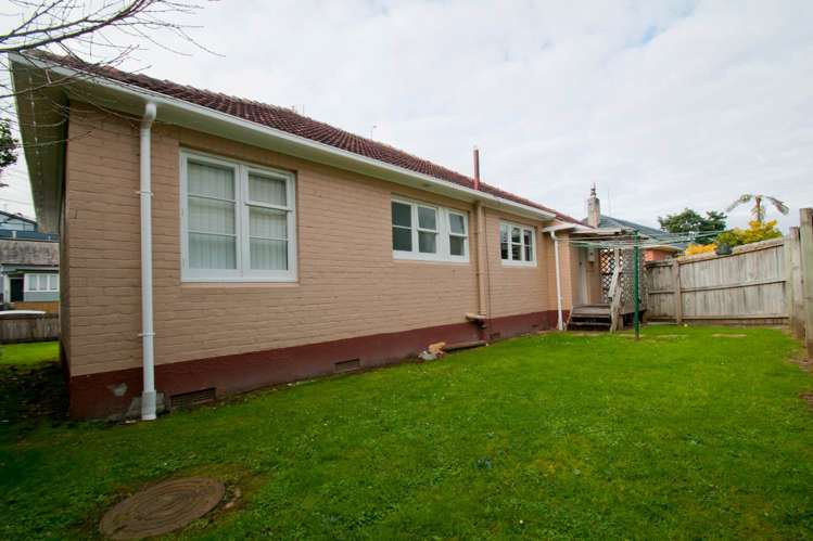 7 Fyvie Avenue Mt Roskill_20