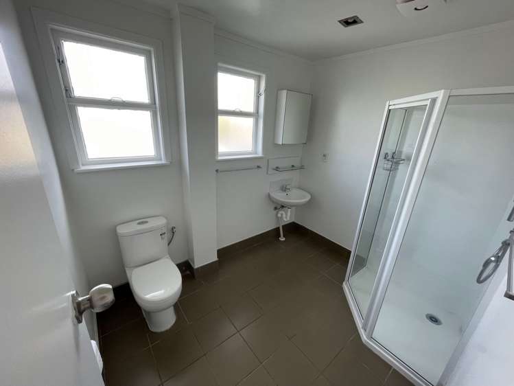 6 8 & 8A Huxley Place_17