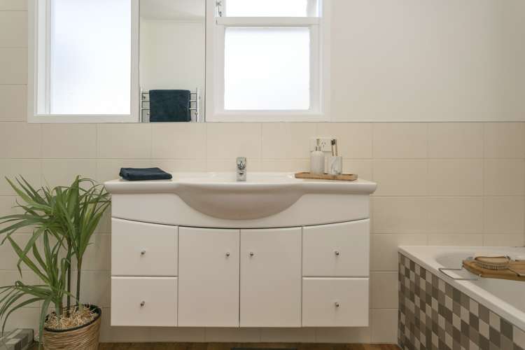 2/1 Henry Hill Road Hilltop_16