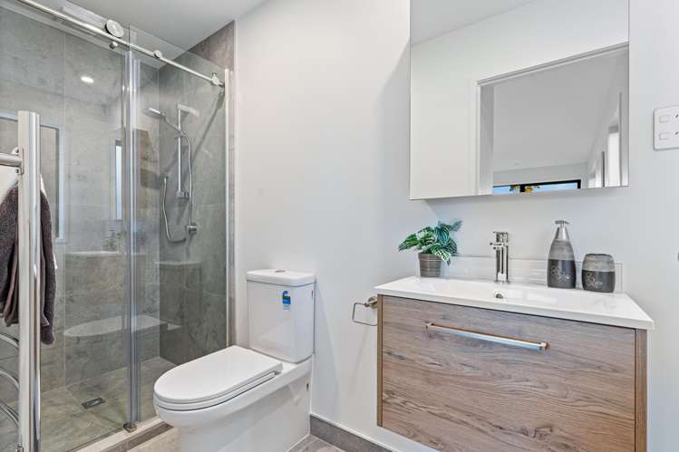 11 Fitzherbert Avenue West Harbour_14
